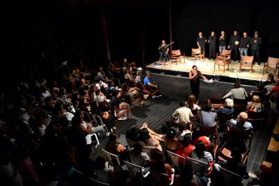 A Noite é Uma Palavra apresenta sarau no Teatro Waldemar Henrique