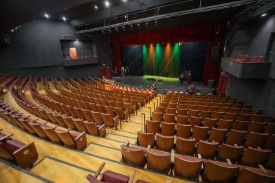 Segundo dia de atrações reúne mais de 500 pessoas no Teatro Margarida Schivasappa