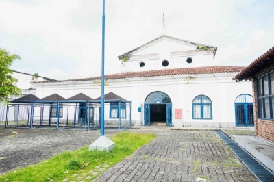 notícia: 'Mostra Atrás do Pano' promove oficina, espetáculo e cortejo de bonecos gigantes.