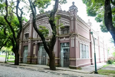 'A Caixa Misteriosa' promove cultura e reflexão no Teatro Waldemar Henrique