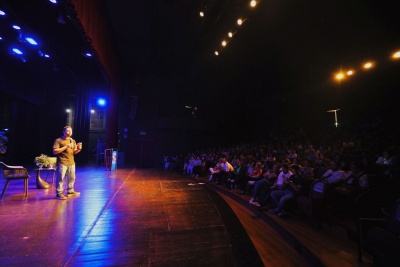 Teatro Margarida Schivasappa celebra primeiro ano de reinauguração com avanços na estrutura e inclusão cultural