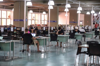Biblioteca Pública Arthur Vianna perdoa multas de quem devolver livros com empréstimo em atraso