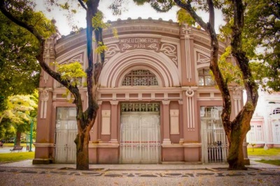 Grupo de dança ensaia para espetáculo gratuito no Teatro Waldemar Henrique